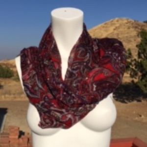 PRETTY PAISLEY SCARF